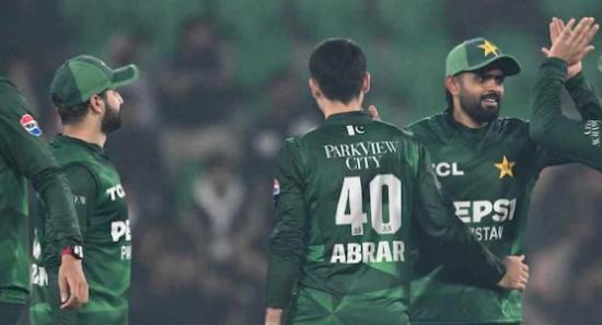 දේශපාලන අර්බුදයෙන් දෙදරා ගිය ක්‍රිකට් පිටිය